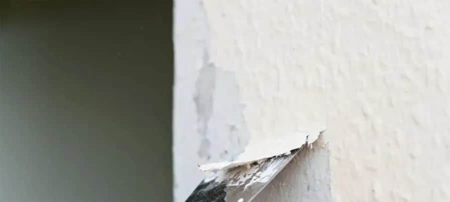 Jak usunąć starą tapetę bez stresu - sprawdzone metody i porady