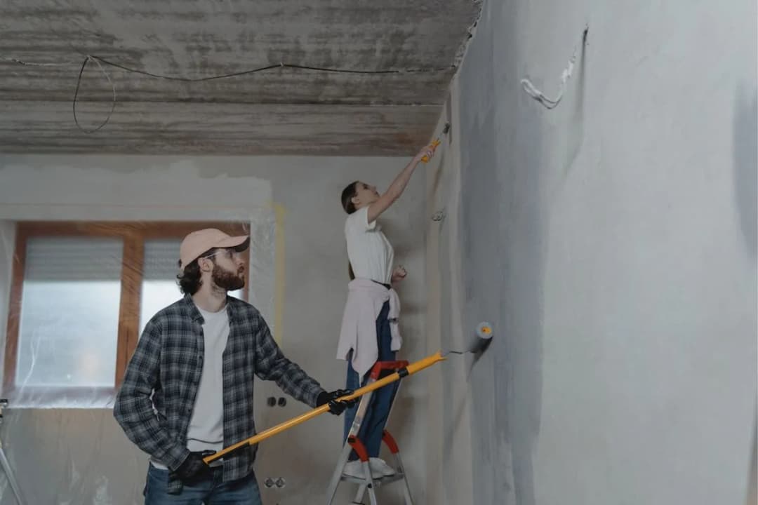 Malowanie ścian po jakim czasie druga warstwa - uniknij błędów malarskich