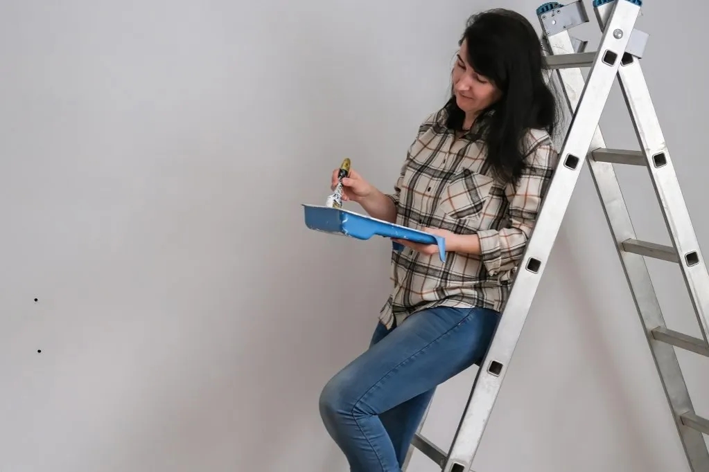 Malowanie ścian jak: proste techniki, aby uniknąć smug i błędów